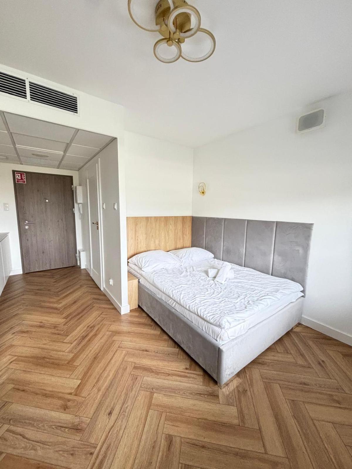 Apartamenty 24H Pileckiego Варшава Экстерьер фото