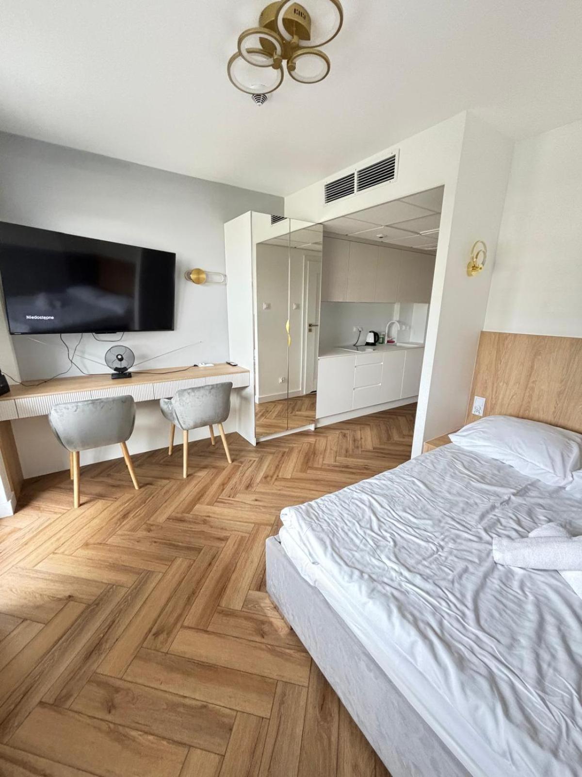 Apartamenty 24H Pileckiego Варшава Экстерьер фото